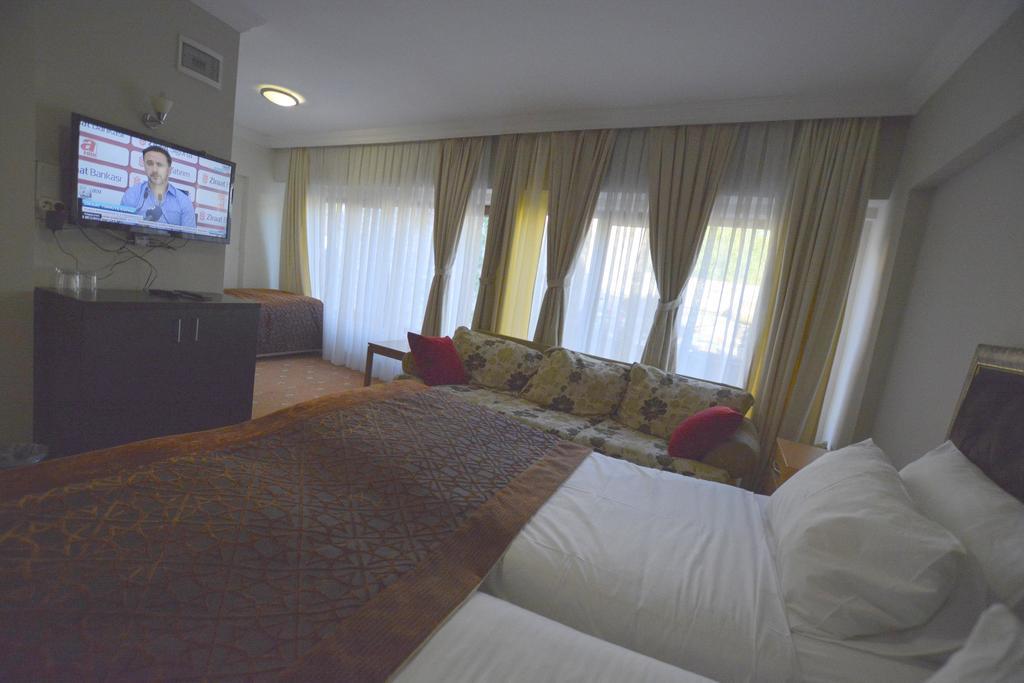 Palace Point 2*